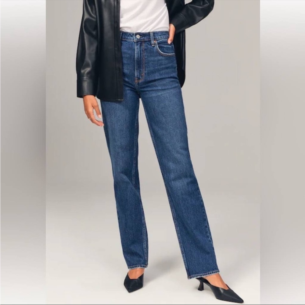 NWOT Abercrombie Ultra High Rise 90s Straight Jean - Size 28 , 6R